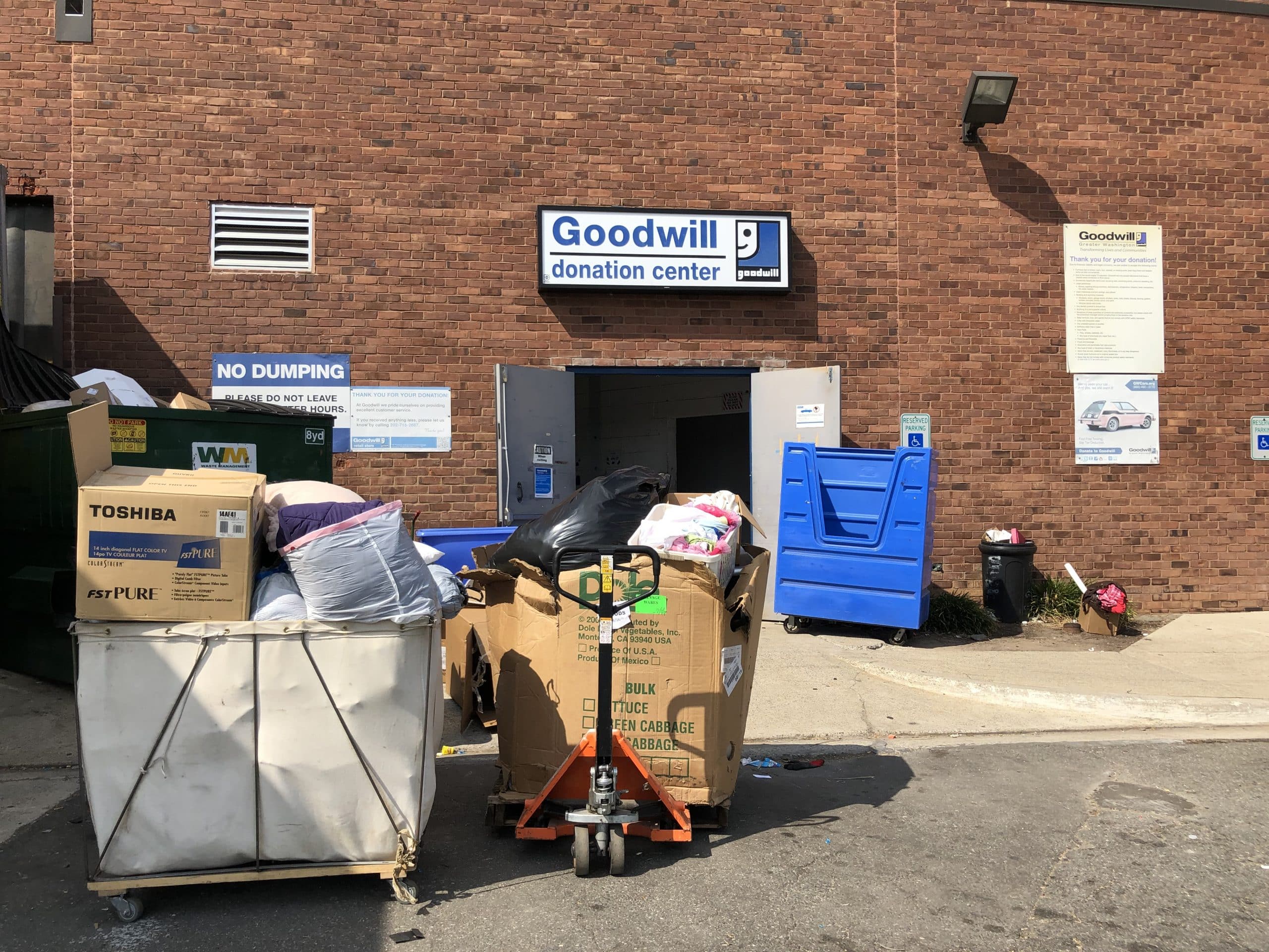 Trash Trimmer Junk Removal donating reusable furniture and items to charity